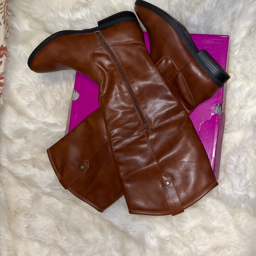 Rampage, sz 7 boot.
